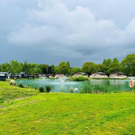 Villa Waterside Retreat With Hot Tub Pocklington Exterior foto