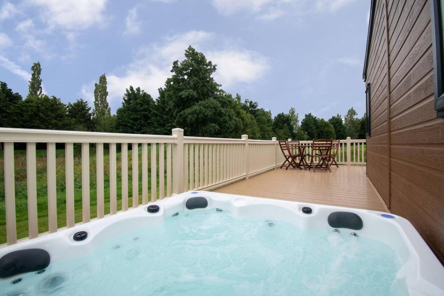 Villa Waterside Retreat With Hot Tub Pocklington Exterior foto